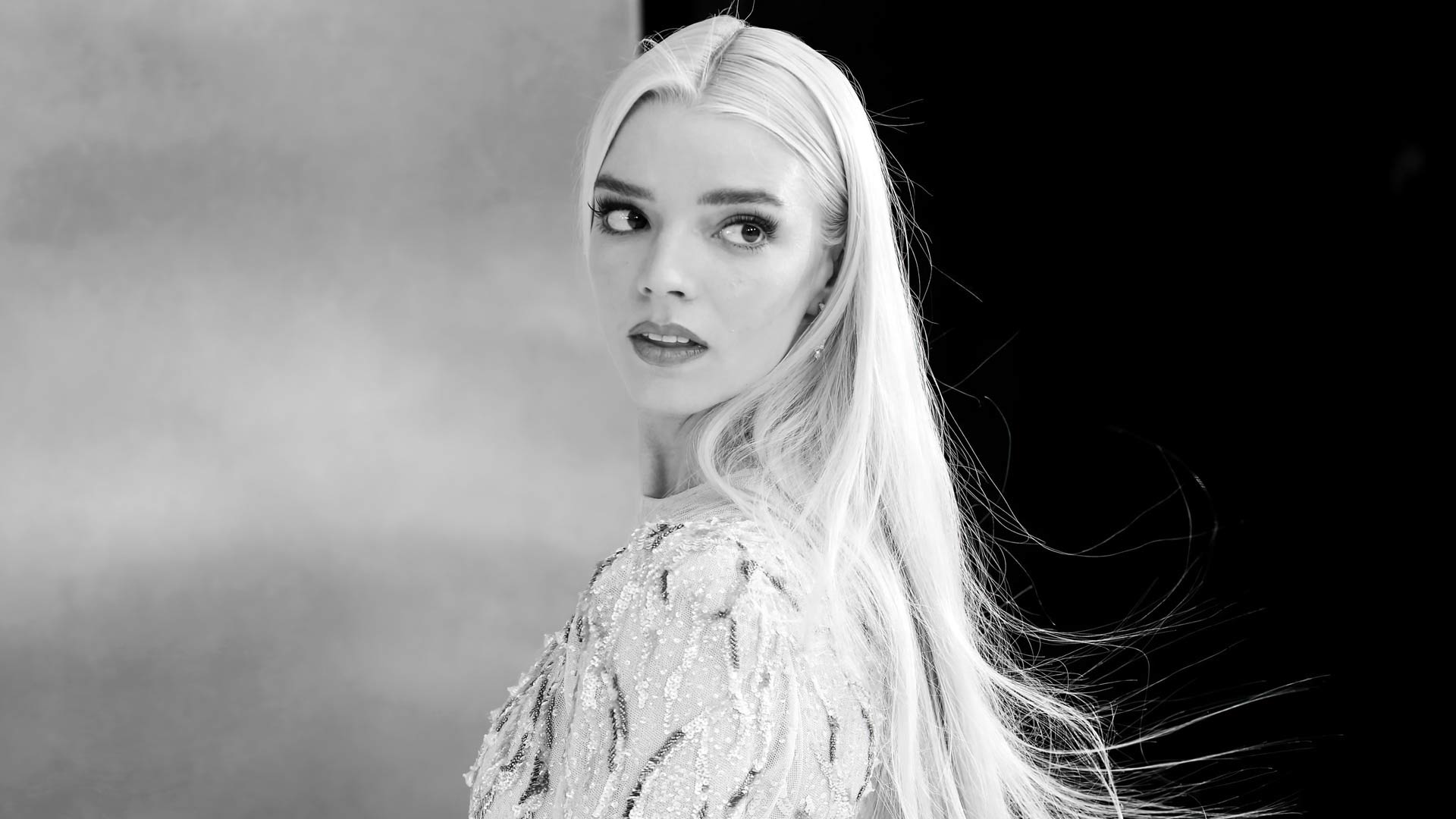 اولین تیزر تریلر مینی سریال Lucky با بازی آنیا تیلور جوی